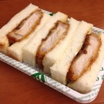 大山 - 大山@鹿児島中央駅の黒豚とんかつサンドを九州新幹線で食べる。厚みがあって美味いね。