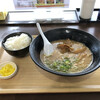 うわさの麺八 - 料理写真:やみつき徳島ラーメン（小）
ごはん（小）