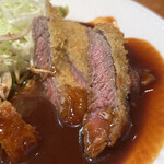 居食屋 わいるどふぁーむ  - 下味がしっかりとついた ビフカツ