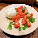 ピッツェリア&トラットリア ゴンゾ 目黒店 - 水牛ブッラータチーズのカプレーゼ