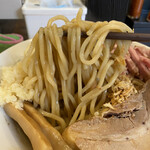 煮干らーめん 川むら - 麺リフト(混ぜる前)