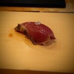 鮨駒 - 鰹炙り玉葱載せ