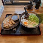 とんこつラーメン 一兆 - ●味玉ラーメン（豚骨）900円
            ●昼のセットD（餃子4個と替え玉）220円