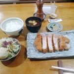 キッチン美味小家 - 甲州フジサクラポーク熟成厚切りロースかつ定食