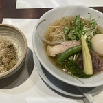 だしが命の塩らーめん ぎょぎょぎょ - 