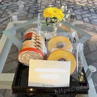 ホテルニューオータニ 東京 - ピエールエルメのクッキーとSATSUKIのプリマバウムクーヘン