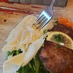 Taverna Hamburg - 削ったグラナパダーノチーズがふわっふわ！