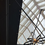 LUXE DINING HAPUNA - 天井のガラスから、ホテルの眺め