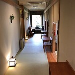 グルメ回転寿司 函太郎 - 個室の廊下