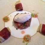 日和庵 - 前菜（本マグロと菜の花のカクテルと筍とカナールのスモーク　トマトのムースリーヌ　空豆風味）