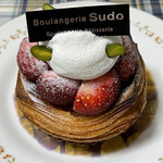 ブーランジェリー スドウ - 苺たっぷりのショートケーキ系デニッシュ