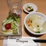 中国料理ドラゴン - サラダとスープと小皿付きです♪