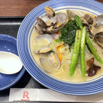 リンガーハット - あさりとアスパラの鶏白湯ちゃんぽん 麺少なめ•あさり増量 990円