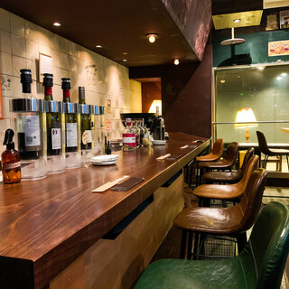 A wine counter with a sommelier right in front of you. We will help you select wine.