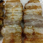 鶴亀 - 豚バラ 280円(税込)(2023年6月1日撮影)