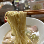 麺屋 一八 - 背脂チャッチャ系病み付き中華そば