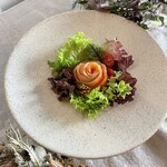 カフェ ダイニング バー ラフ - ディナー限定『スモークサーモンカルパッチョ』