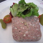 
          豚トロ肉と豚レバーの田舎風パテ