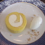 デザミ - ロールケーキとフローズンヨーグルト