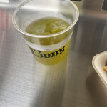 餃子飯店 こがね - 立ち見席のテーブルでいただきました