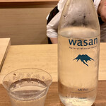 鎌倉 北じま - 静岡県沼津市 高嶋酒造 〝白隠正宗WASAN〟ミネラルウォータ
      蔵の地下150mから汲み上げられる富士山からの伏流水、富士山を和の山と捉え、和山と命名されたそうです。
      お酒の仕込み水でもあります。