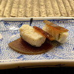 鎌倉 北じま - 蘇に奈良漬け
      蘇、滅多に食べないだけに一瞬何だっけとf^_^;
      古代の日本で作られていた乳製品が蘇（そ）です。
      味はチーズそのもの、奈良漬けとの相性は言わずもがな♪