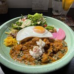 ShamrockCafe - チキンカレー、目玉焼きトッピング