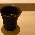 くるますし - 骨汁。 原料、さっきのアコウの骨。 鮮度がちょっとでも劣ればクソ料理になるはず。 素晴らしい。