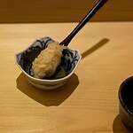 くるますし - 残った肝ソースには、小さなごはん玉。 このごはんで握っていくねっていうご挨拶。 いまや、全国共通の鮨屋のルールとなりつつあります。これより美味しいリゾット、そうそう、お目にかかれませんよ。