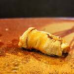 鮨 難波 - アナゴ。 もう、崩壊寸前の柔らかさ。口に放り込んだ瞬間、アナゴリゾットです。