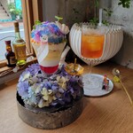 ラトリエ ア マ ファソン - 梅雨の情景 今では主流となって来た、紫陽花を模したグラスデザートとアイスティー