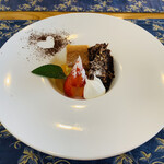 サレルーナ - スイートコーンのチーズスフレ、ココナッツのチョコレートケーキ