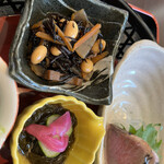 旬菜の味わい がら里 - ひじき　自家製もずく酢　カツオのたたき