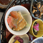 旬菜の味わい がら里 - 蒸し鶏サラダ　自家製もずく酢　ひじき