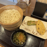 丸亀製麺 - 釜揚げうどん〜ちくわと蓮根と添えて〜