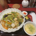 麺や 菜 - 五目あんかけ焼きそば950円　スープと杏仁豆腐も付きます