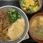 吉野家 - 『牛麦とろ丼並（548円）生野菜サラダセット（プラス178円）冷や汁に変更（プラス130円）』