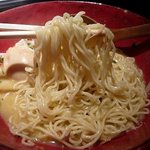 みつか坊主 - 白味噌と赤・辛味噌では麺が違うそうです。白味噌で１分、赤・辛味噌で３分掛かるそうです。