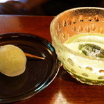 腰掛庵 - だだわらび（220円）と冷抹茶（300円）（2013/6）
      