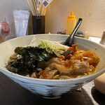 Kanda Tsukesoba Wabisuke - カリー南蛮蕎麦。温玉１個サービスです。