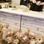 スープとカレー ボンジョルネ - 前菜準備中