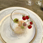 スープとカレー ボンジョルネ - ●Amuse
      ホタテのマリネ　カリフラワーとトマトのムースと白ワインのジュレで
      マイクロトマトを添えて