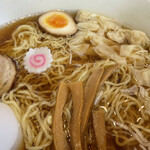 大勝軒 - 透明感のある伝統的なスープ