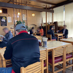 満月食堂 - 稼ぎ人風は4組くらいだべか？