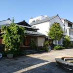 Hayashi Kohi - 一番手前の建物
