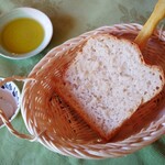 アル・ロドデンドロ - 自家製パン