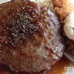 ジョイフル - 2013.8.19(月)11時 日替わりランチ ペッパーハンバーグ＆白身魚フライ 399円とドリンクバー130円