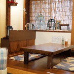 慈げん - 小上がりの席もあります。