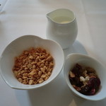 オーベルジュ 漣 - 朝食：シリアルとドライフルーツ