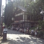 うずら家 - 順番待ちの客達が！